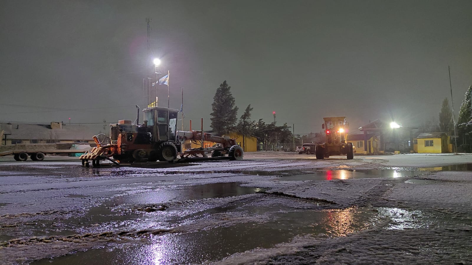 Vialidad Provincial realiza tareas de despeje de nieve en las rutas de Santa Cruz