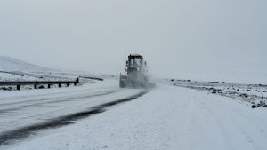 Vialidad Provincial intensifica el despeje de nieve sobre la Ruta Nacional N.º 40 para garantizar la transitabilidad