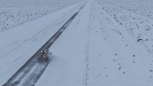 Vialidad Provincial intensifica el despeje de nieve sobre la Ruta Nacional N.º 40 para garantizar la transitabilidad