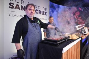 La gastronomía santacruceña y la esquila fueron los grandes atractivos de la tercera jornada del stand provincial