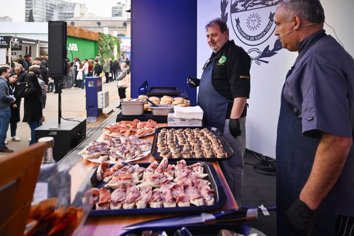La gastronomía santacruceña y la esquila fueron los grandes atractivos de la tercera jornada del stand provincial