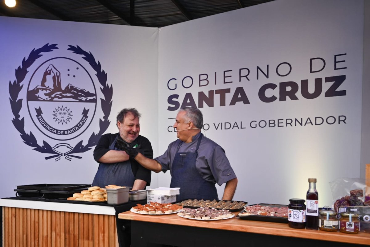 La gastronom&iacute;a santacruce&ntilde;a y la esquila fueron los grandes atractivos de la tercera jornada del stand provincial