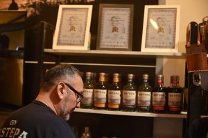 Gin Estepa Patagónica de Caleta Olivia exhibe su producción en la mayor vidriera agroindustrial del país