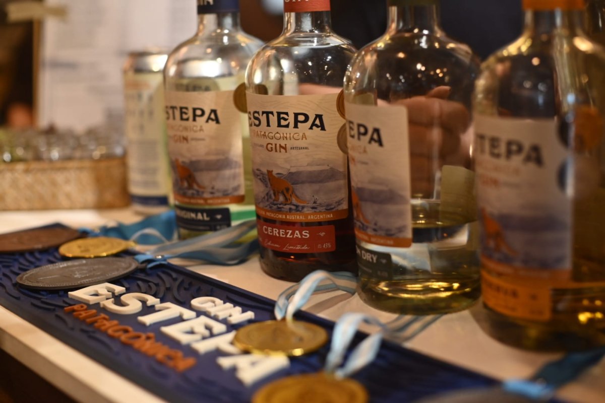 Gin Estepa Patagónica de Caleta Olivia exhibe su producción en la mayor vidriera agroindustrial del país