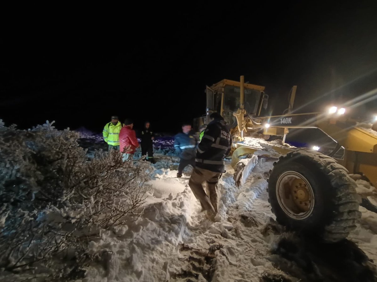La División Operaciones Rurales de Perito Moreno, el Escuadrón 39 de Gendarmería Nacional y Vialidad Provincial trabajaron en forma articulada.