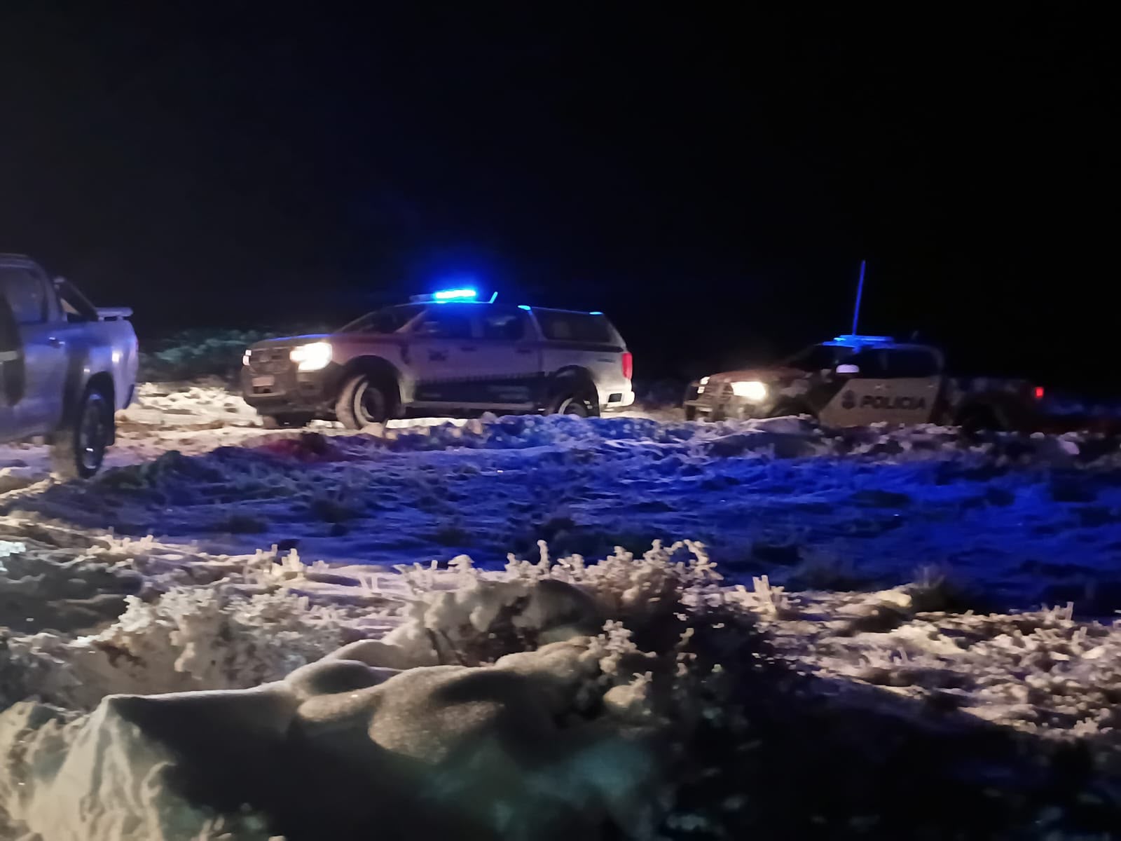 Operativo de emergencia en Santa Cruz: auxilian a dos personas varadas a 22 grados bajo cero