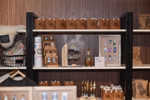 Patria Sur lleva la identidad argentina a la Expo Rural de Palermo con escarapelas artesanales hechas en Santa Cruz