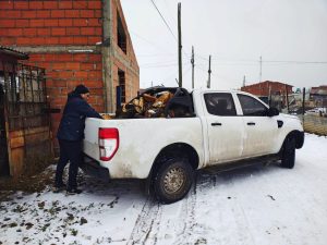 El Gobierno de Santa Cruz concretó una nueva entrega de leña a familias de Río Gallegos