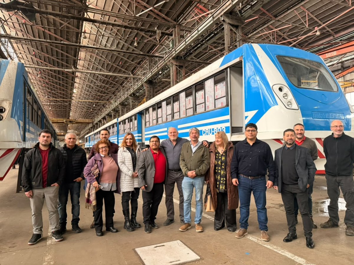 Claudio Vidal avanza con la recuperaci&oacute;n del tren en Santa Cruz: recorri&oacute; Materfer para impulsar el primer coche motor tur&iacute;stico