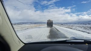 Vialidad Provincial lleva adelante tareas de despeje de nieve y distribución de sal en la Ruta Nacional N° 40 