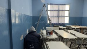 Educación avanza en el mantenimiento integral en las escuelas de Santa Cruz durante el receso invernal