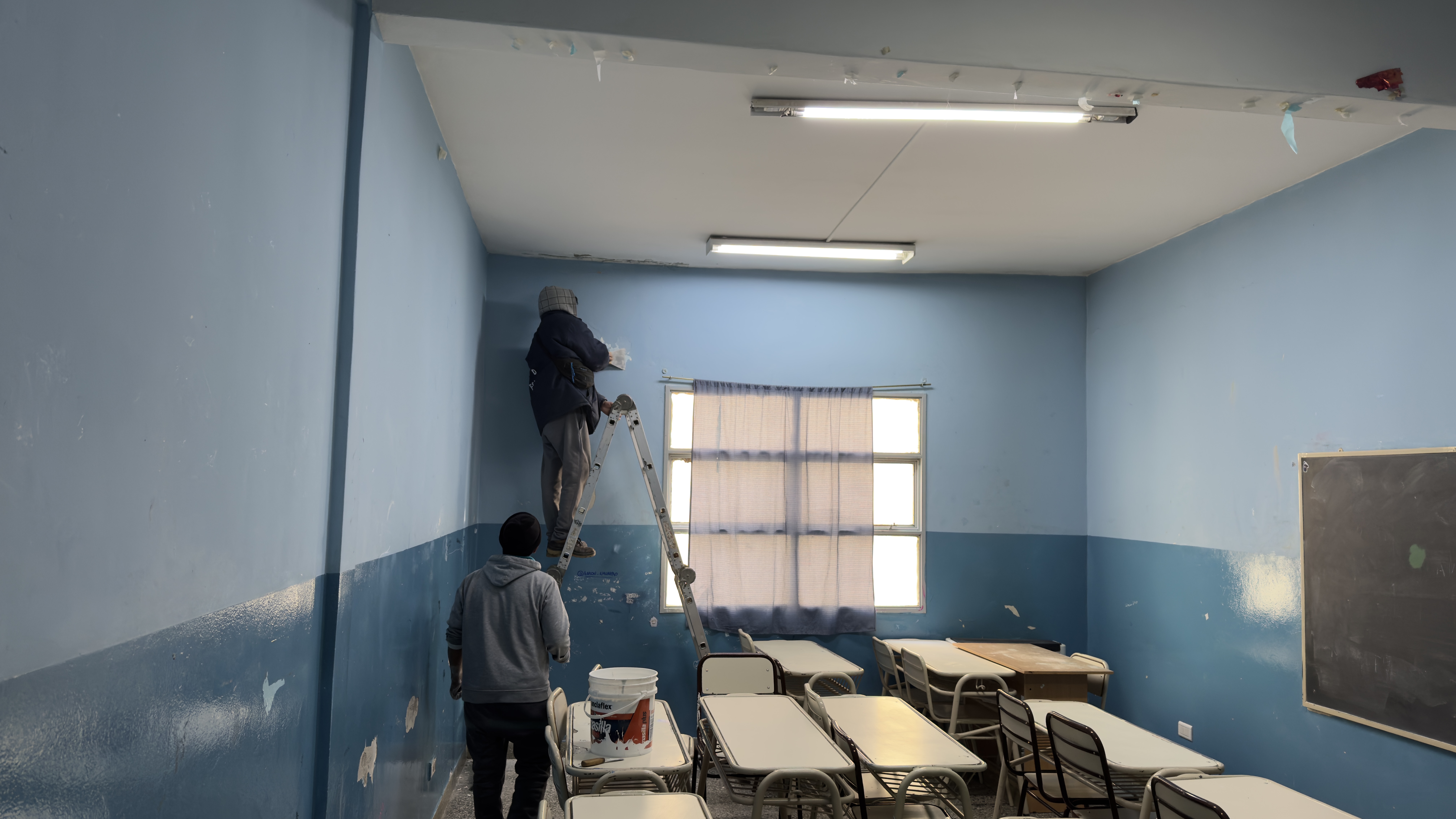 Educación avanza en el mantenimiento integral en las escuelas de Santa Cruz durante el receso invernal