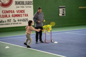 Con amplia convocatoria, se desarrollan las clases de tenis de EduActiva