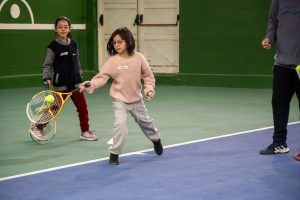 Con amplia convocatoria, se desarrollan las clases de tenis de EduActiva