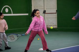 Con amplia convocatoria, se desarrollan las clases de tenis de EduActiva