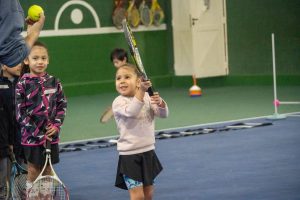 Con amplia convocatoria, se desarrollan las clases de tenis de EduActiva