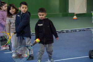 Con amplia convocatoria, se desarrollan las clases de tenis de EduActiva