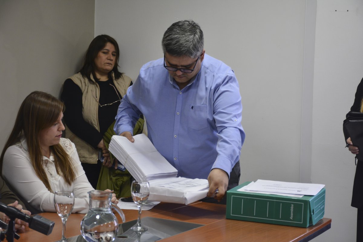 Álvarez: "Es una técnica nueva que puede abrir una alternativa para toda la industria hidrocarburífera del país"