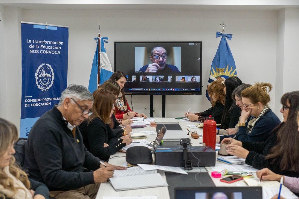 Educación articuló agendas pedagógicas y administrativas junto a la Fundación Banco Santa Cruz
