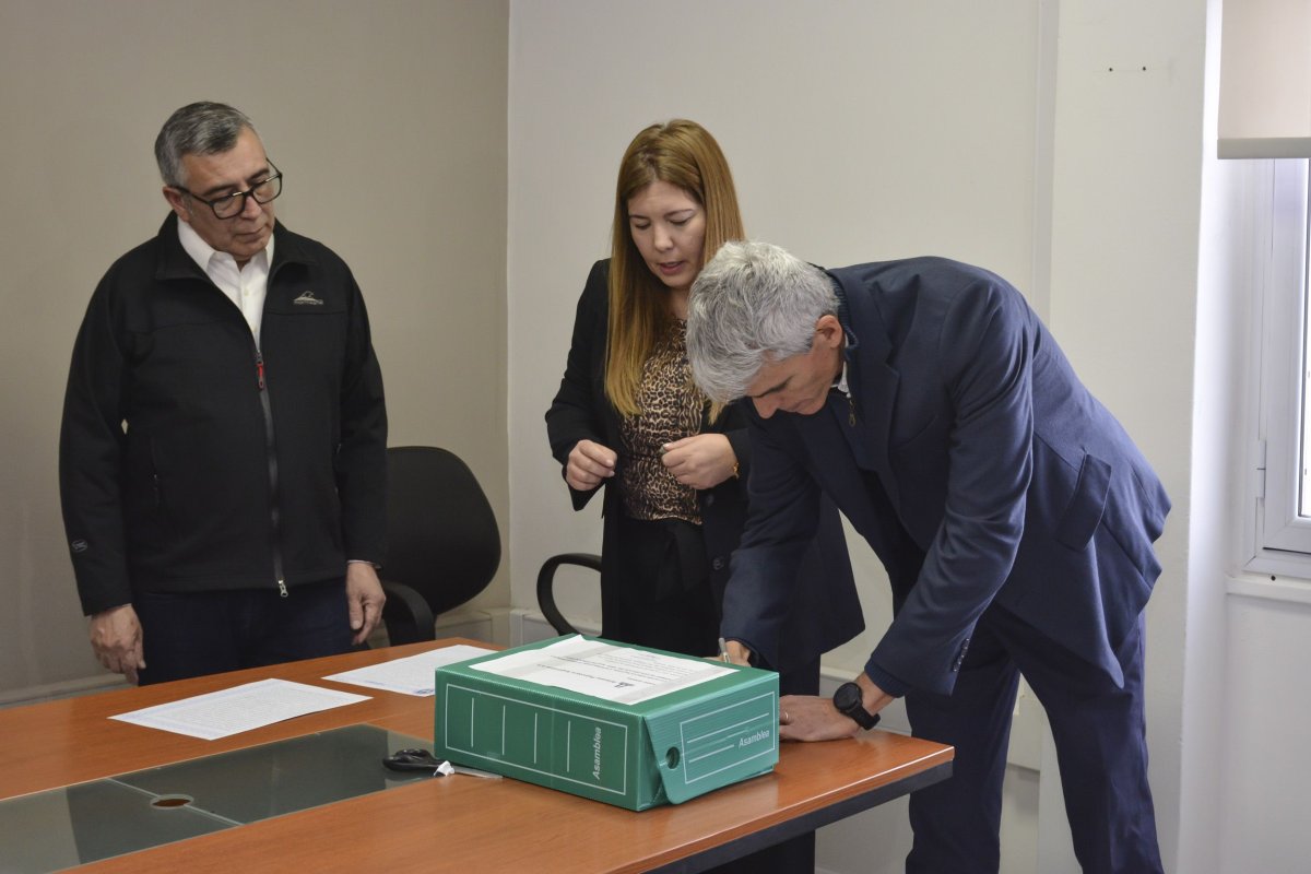 Apertura de sobre "A" en el ministerio de Energía.