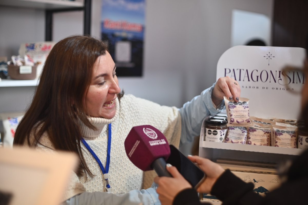 Miel con calafate y recetas familiares: la propuesta santacruceña que sorprendió en Palermo