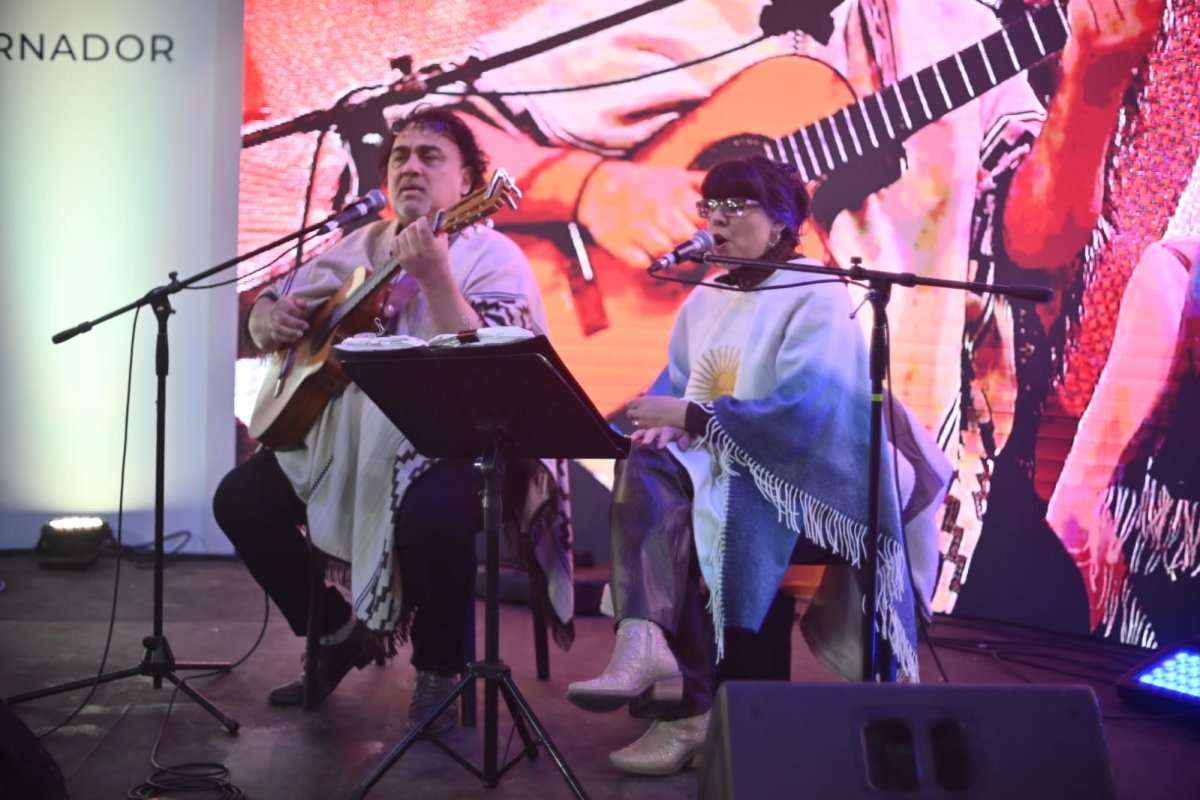 La gastronomía, los emprendedores y la música animaron una nueva jornada de Santa Cruz en la Expo Rural de Palermo