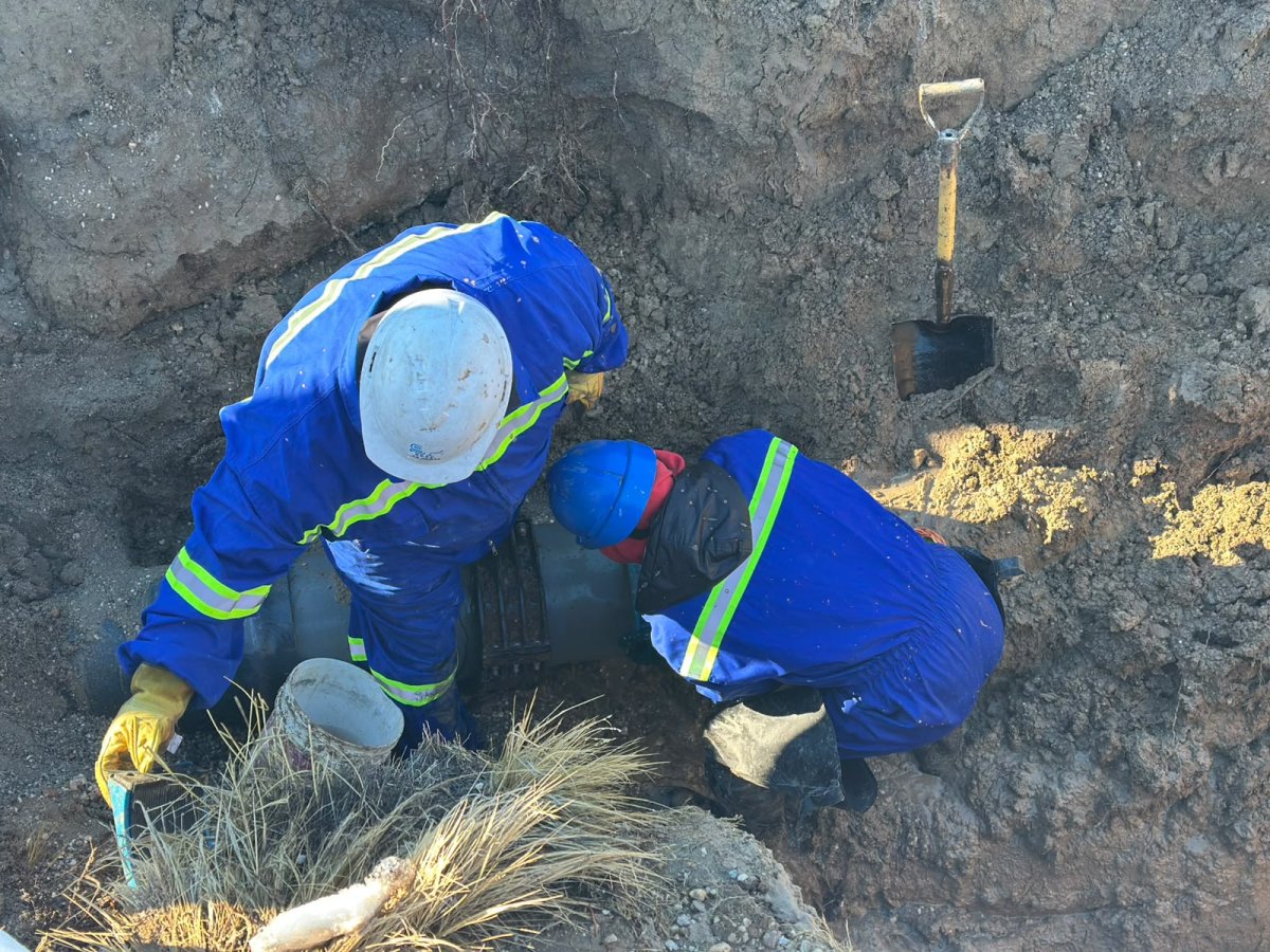 SPSE trabaja en la reparación del acueducto y solicita no circular por la zona de captación del río Deseado