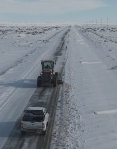 Vialidad Provincial intensifica las tareas de despeje de nieve sobre rutas santacruceñas