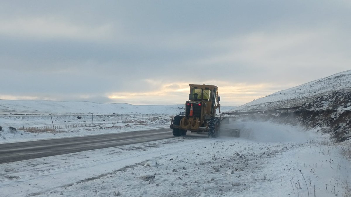 Vialidad Provincial intensifica las tareas de despeje de nieve sobre rutas santacruceñas