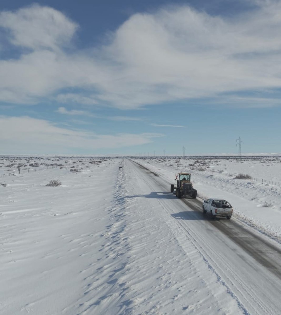 Vialidad Provincial intensifica las tareas de despeje de nieve sobre rutas santacruceñas