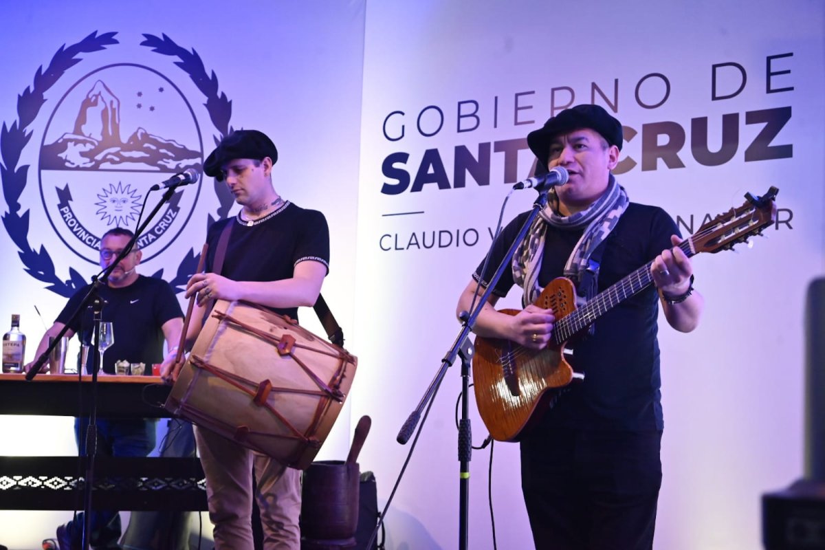 Cala Gallardo llevó el cancionero santacruceño al escenario de la Expo Rural de Palermo