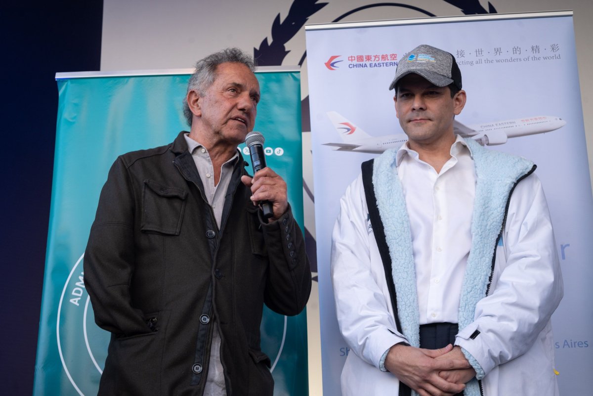 Daniel Scioli en el stand de Santa Cruz.