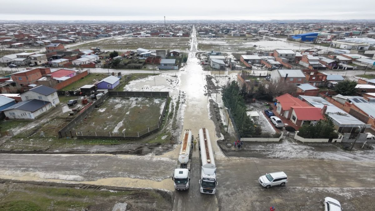 Vialidad Provincial asiste con maquinaria a familias de Río Gallegos