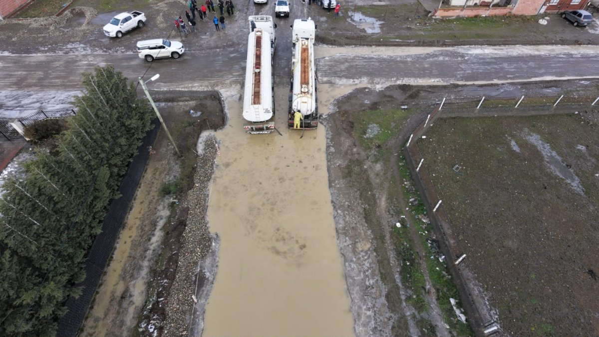 Vialidad Provincial asiste con maquinaria a familias de R&iacute;o Gallegos