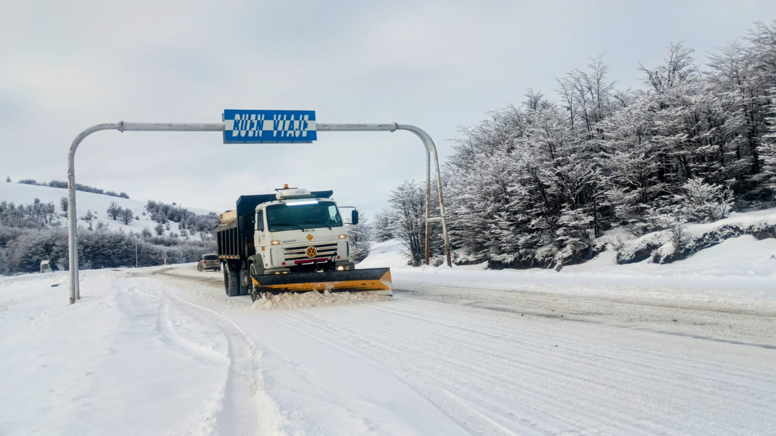 Vialidad Provincial realizó labores de despeje de nieve y distribución de sal