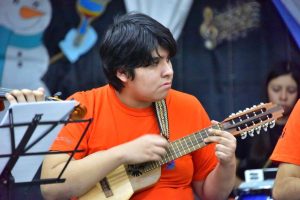 Música, orgullo e identidad: La Orquesta Pu Kara y el Coro Re Si hicieron vibrar a Río Turbio con su Concierto de Invierno