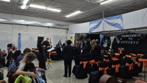 Música, orgullo e identidad: La Orquesta Pu Kara y el Coro Re Si hicieron vibrar a Río Turbio con su Concierto de Invierno