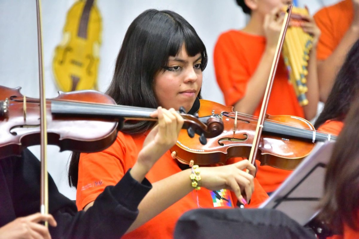 Música, orgullo e identidad: La Orquesta Pu Kara y el Coro Re Si hicieron vibrar a Río Turbio con su Concierto de Invierno