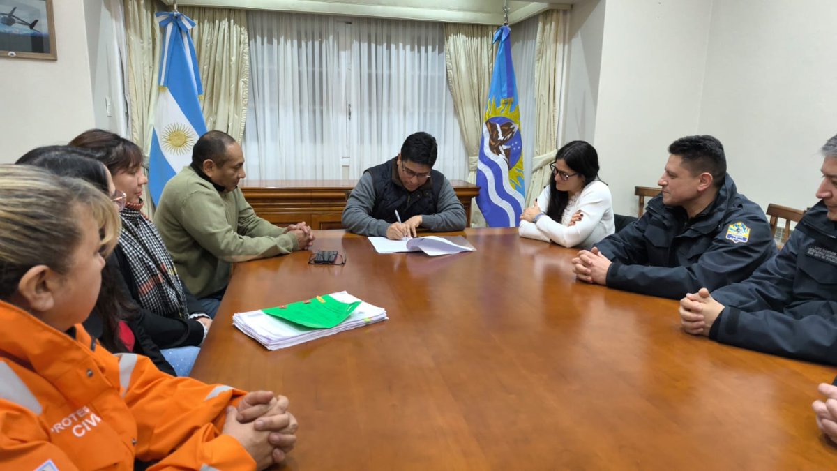 Claudio Vidal reglamentó el funcionamiento del Juzgado Provincial de faltas de Tránsito para fortalecer la seguridad vial