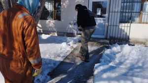 Las Heras: trabajo articulado de los entes provinciales para asistir a la comunidad durante el temporal de nieve