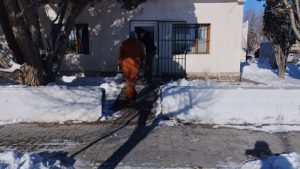 Las Heras: trabajo articulado de los entes provinciales para asistir a la comunidad durante el temporal de nieve
