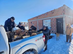 Las Heras: trabajo articulado de los entes provinciales para asistir a la comunidad durante el temporal de nieve