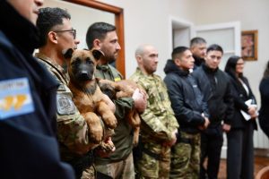 Santa Cruz fortalece su sistema de respuesta ante emergencias con la incorporación de nuevos canes especializados