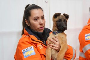 Santa Cruz fortalece su sistema de respuesta ante emergencias con la incorporación de nuevos canes especializados