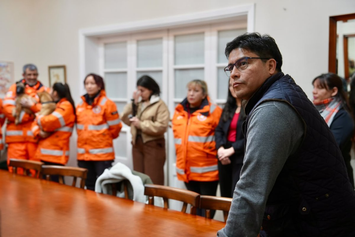 Santa Cruz fortalece su sistema de respuesta ante emergencias con la incorporación de nuevos canes especializados