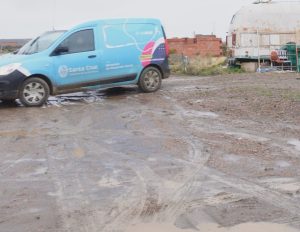 El Gobierno Provincial llevó asistencia a familias de Caleta Olivia con un nuevo operativo de entrega de leña