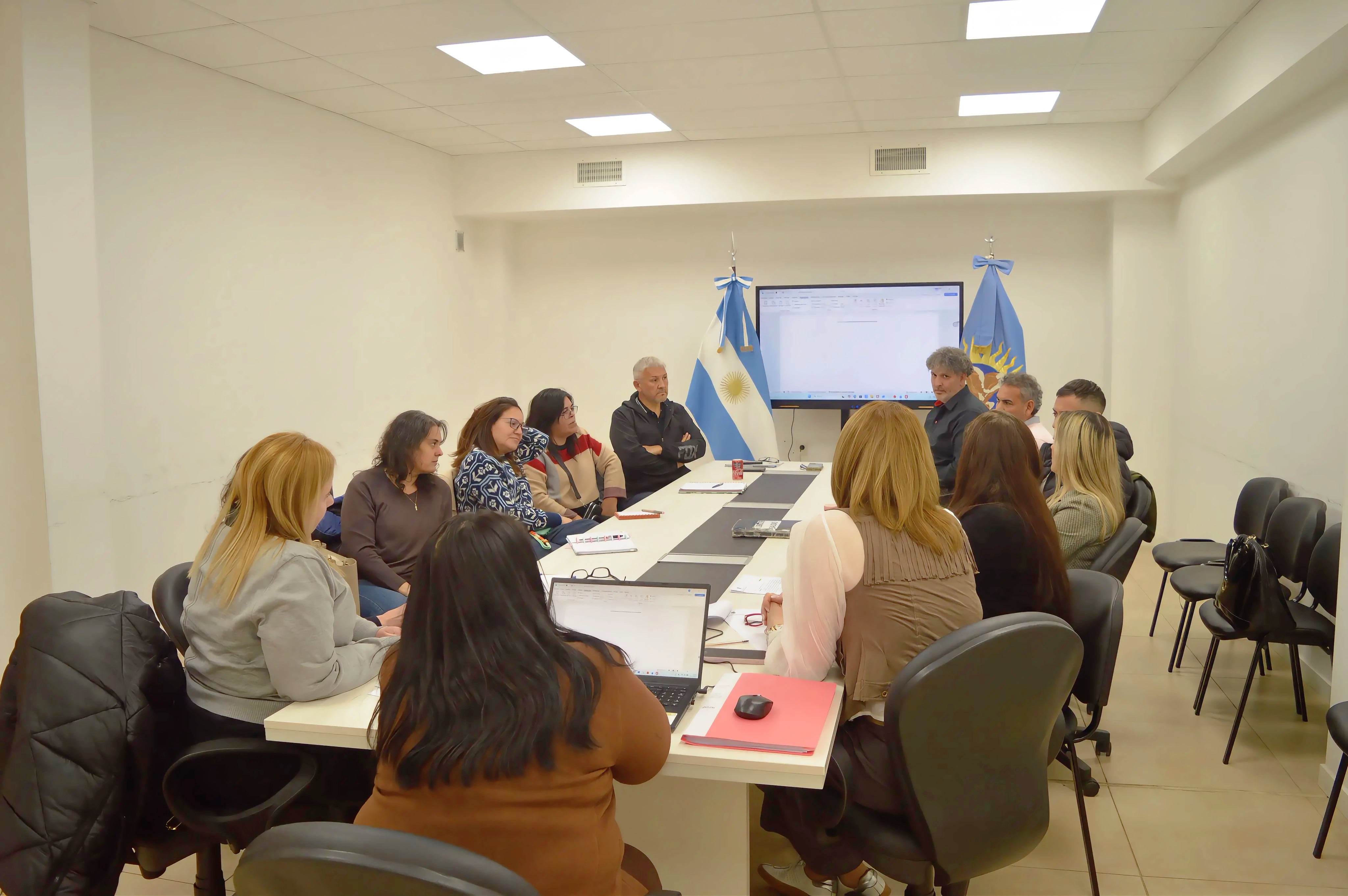 Trabajan en la construcción del nuevo instrumento de valoración para jerarquizar la carrera docente