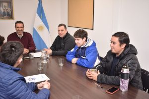 Provincia firmó un convenio con el Club Lago Argentino para la entrega de materiales de construcción 