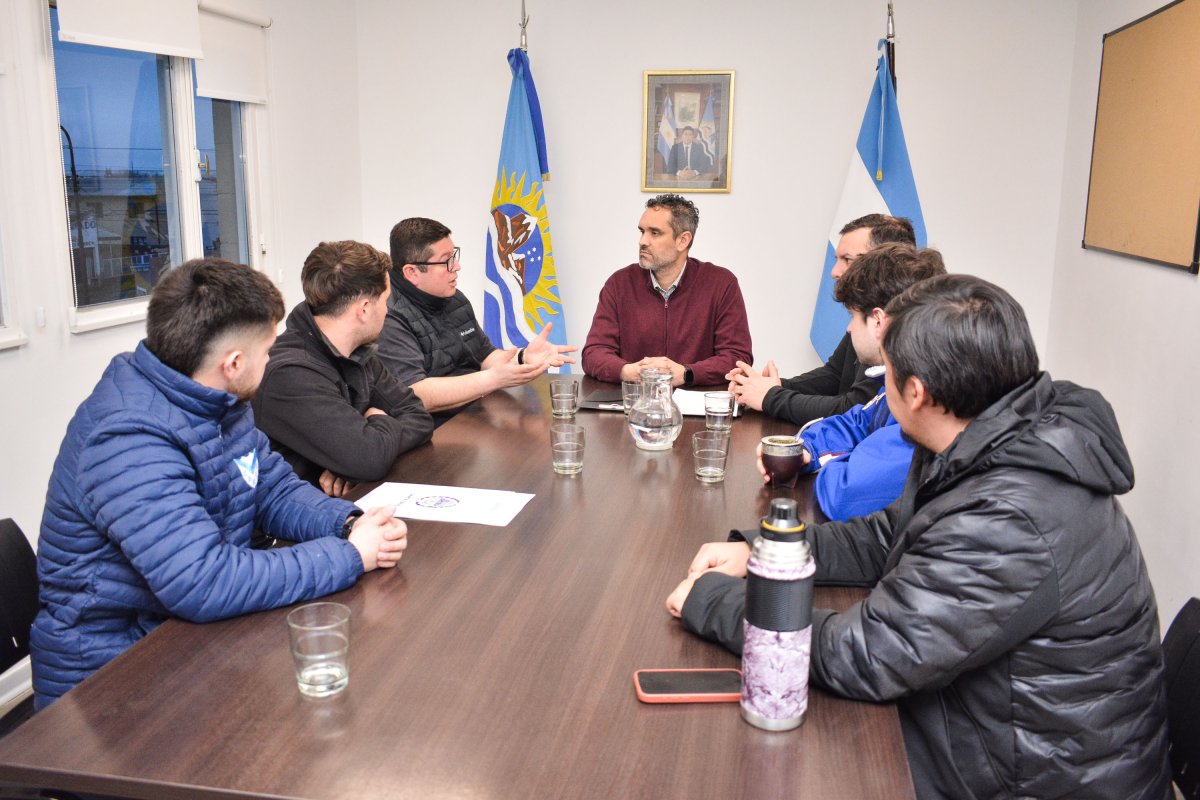 Provincia firmó un convenio con el Club Lago Argentino para la entrega de materiales de construcción