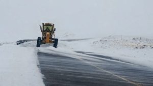 Vialidad Provincial continúa realizando tareas de despeje de nieve para garantizar la transitabilidad en las rutas de Santa Cruz